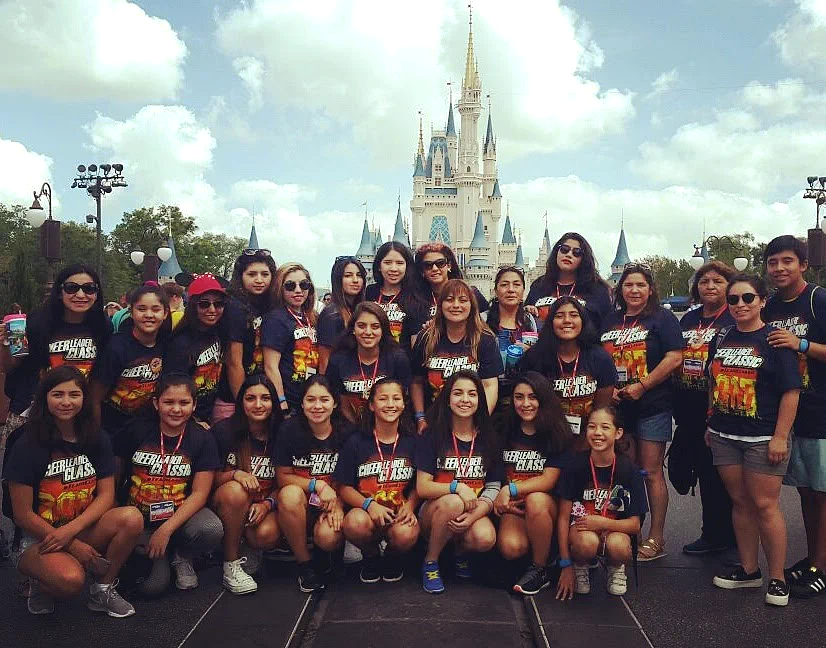 Delegacion cheer castillo disney orlando — Action Travel