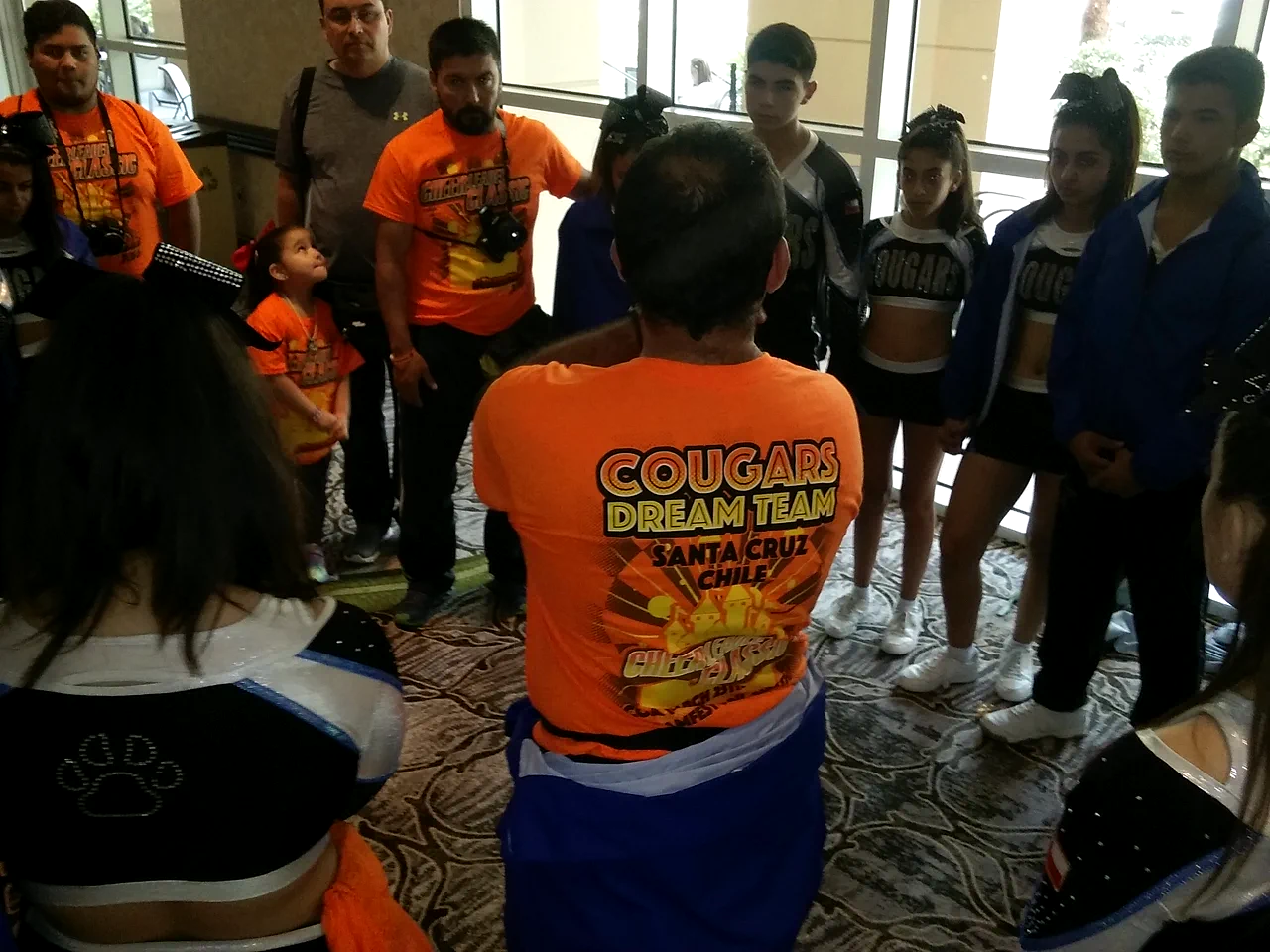Delegacion cheer cougars chile — Action Travel