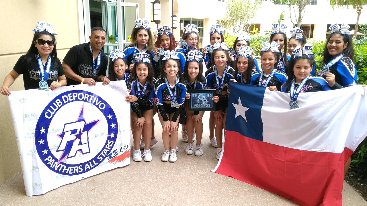 Delegacion cheer panthers premiacion — Action Travel