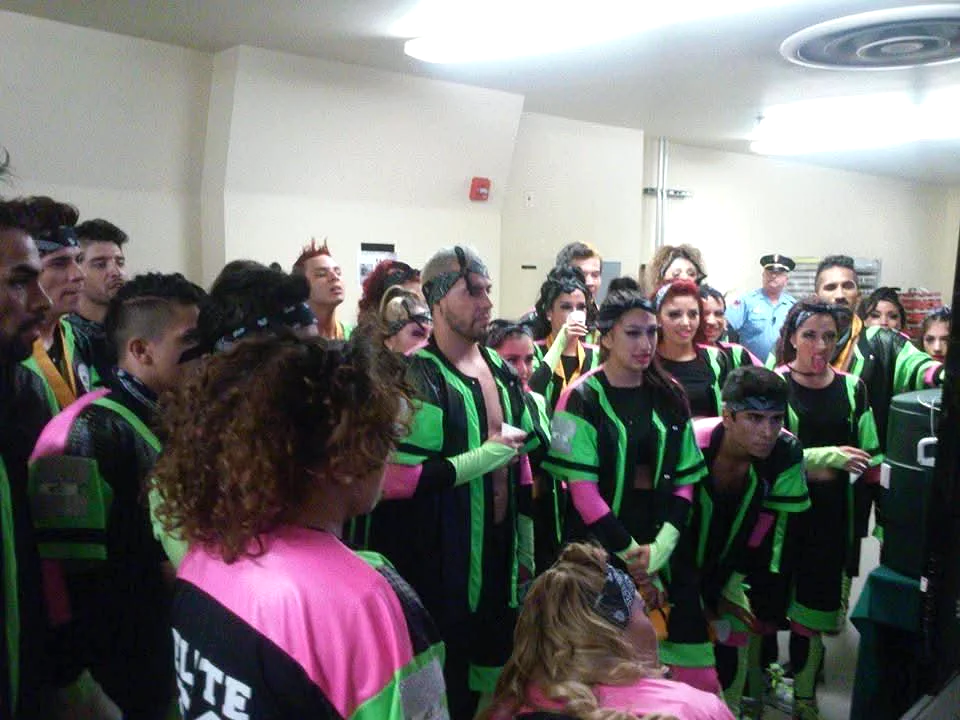 Delegacion danza backstage — Action Travel
