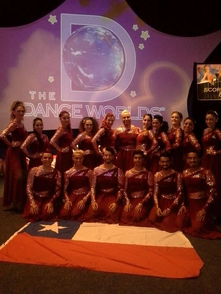 Delegacion danza dance worlds chile rojo — Action Travel