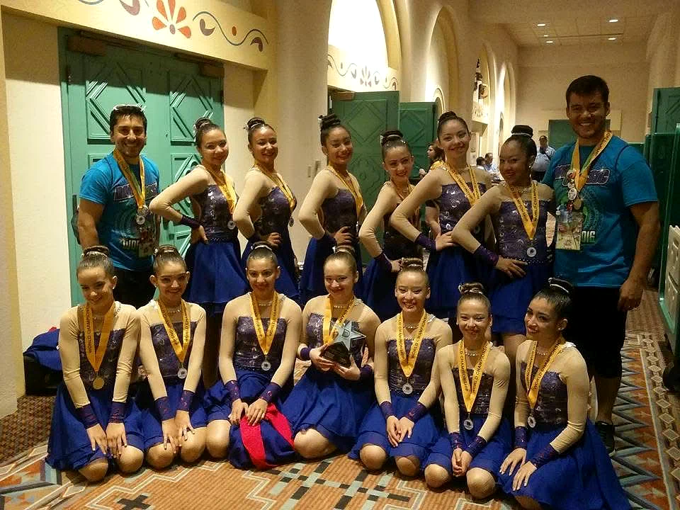 Delegacion danza medallas trofeo — Action Travel