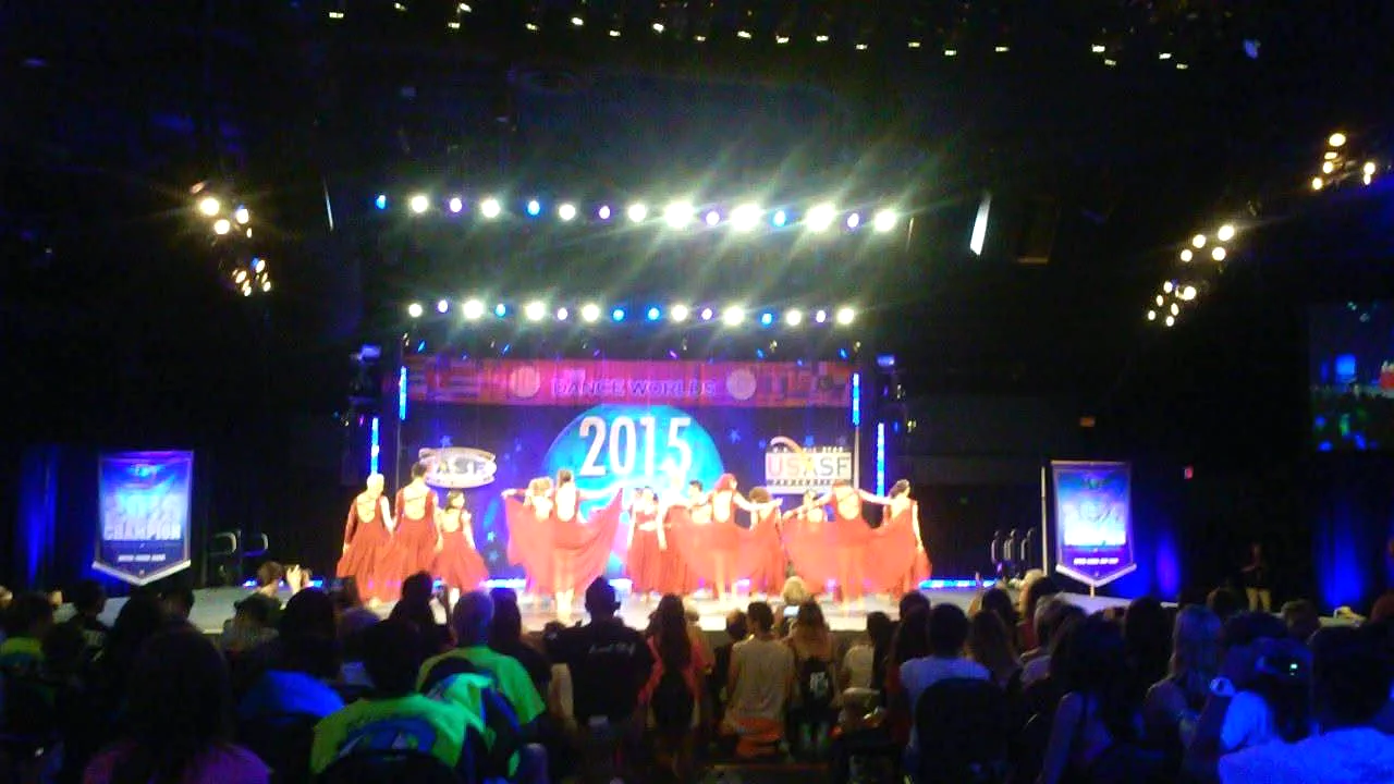 Delegacion danza presentacion escenario 2015 — Action Travel